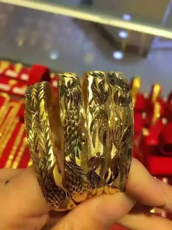 全州周百福珠宝店重装,全场清货,黄金铂金工厂价。